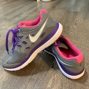Nike Dual Fusion Lite 
Grey Pink Women's Size 4.5 Y US